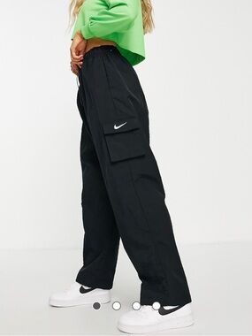 NWT Nike Sportswear Women's Essential High-Rise Woven Cargo Pants
